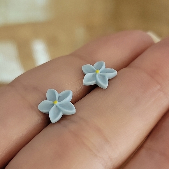 Forget-Me-Not Ceramic Stud Earrings - Picture 6 of 7